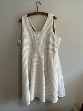 Maurcies plus size 3x White cutout striped V-Neck Fit & Flare sleeveless Dress